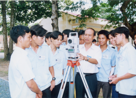 Thực hành tại sân trường