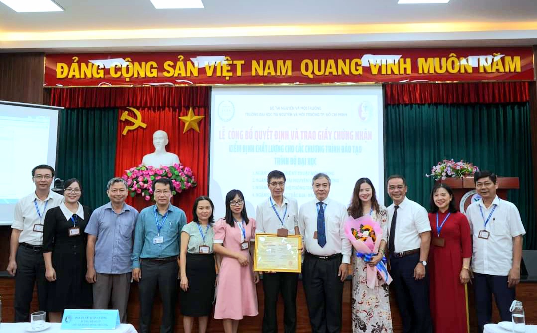 Lễ công bố Chứng nhận đạt chuẩn chất lượng Chương trình đào tạo Kỹ thuật Trắc địa - bản đồ