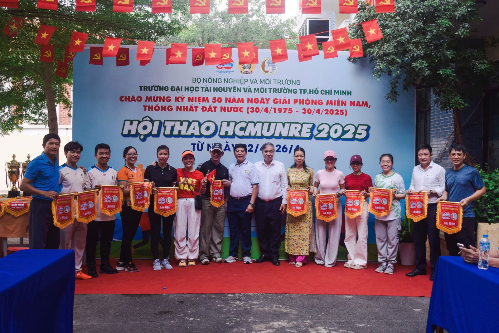 TỔNG KẾT HỘI THAO CHÀO MỪNG 50 NĂM GIẢI PHÓNG MIỀN NAM (30/4/1975 – 30/4/2025) – KHOA TRẮC ĐỊA, BẢN ĐỒ VÀ CÔNG TRÌNH RỰC SÁNG! ????